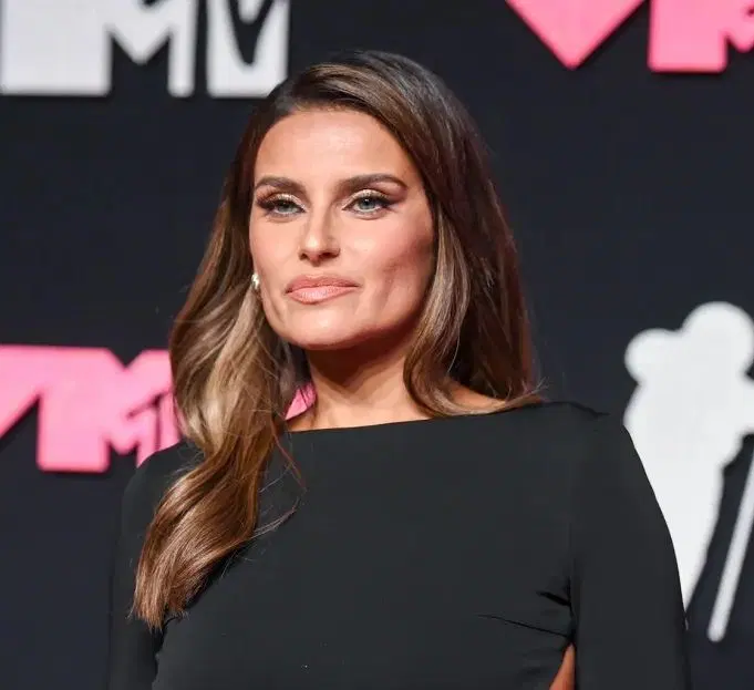 Nelly Furtado Makes a Dancefloor Comeback with "Love Bites" story artwork